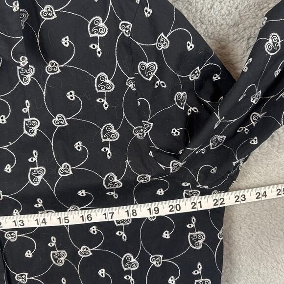 Foxcroft Women’s Button Up Shirt Black Eyelet Embroidered Hearts Pattern 14 - Picture 3 of 8